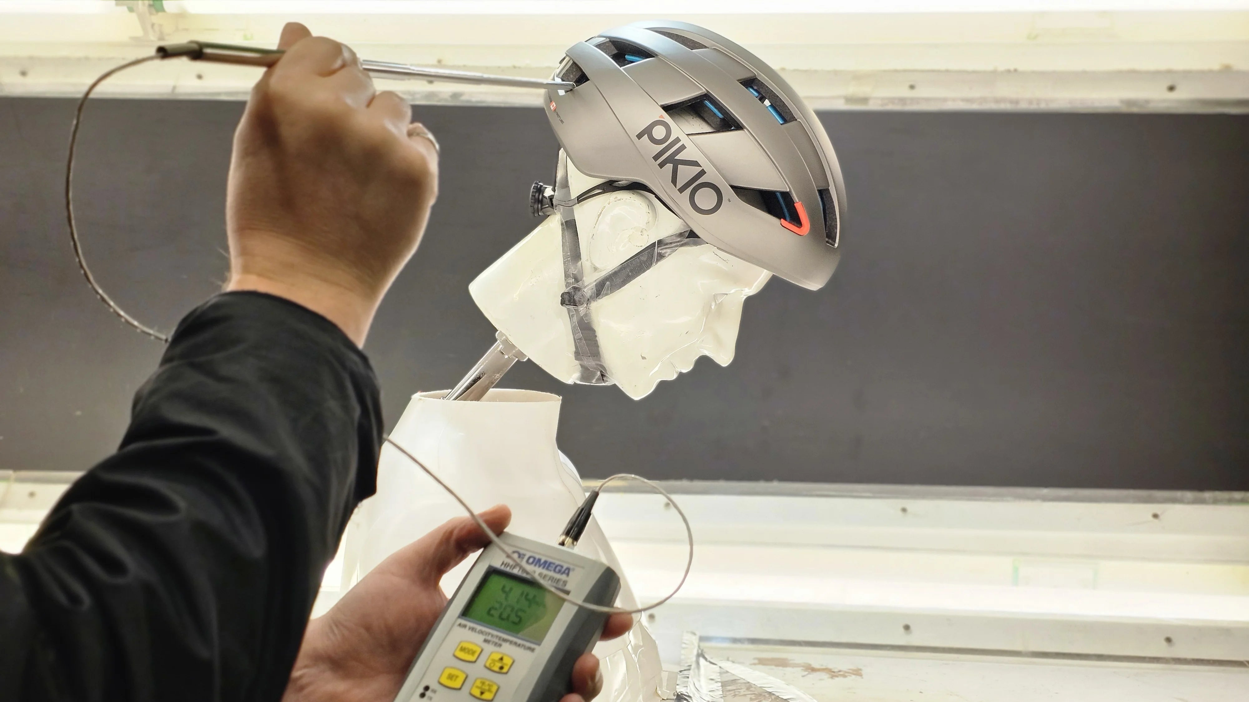Measuring airflow of PIKIO Si Helmet at the wind tunnel