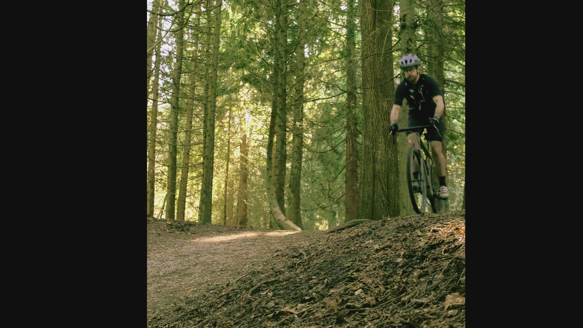 Load video: Video showing a cyclist jumps while using PIKIO Si helmet